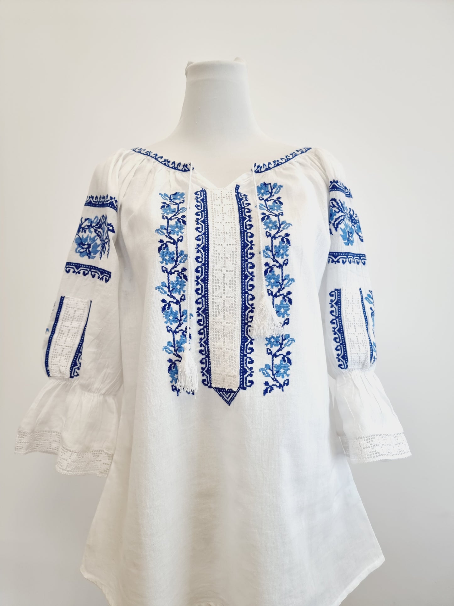 Blouse roumaine bleu en coton pour femme  