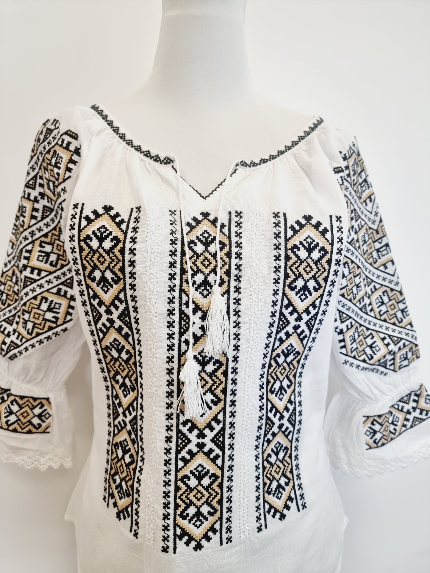 Women's Romanian cotton blouse