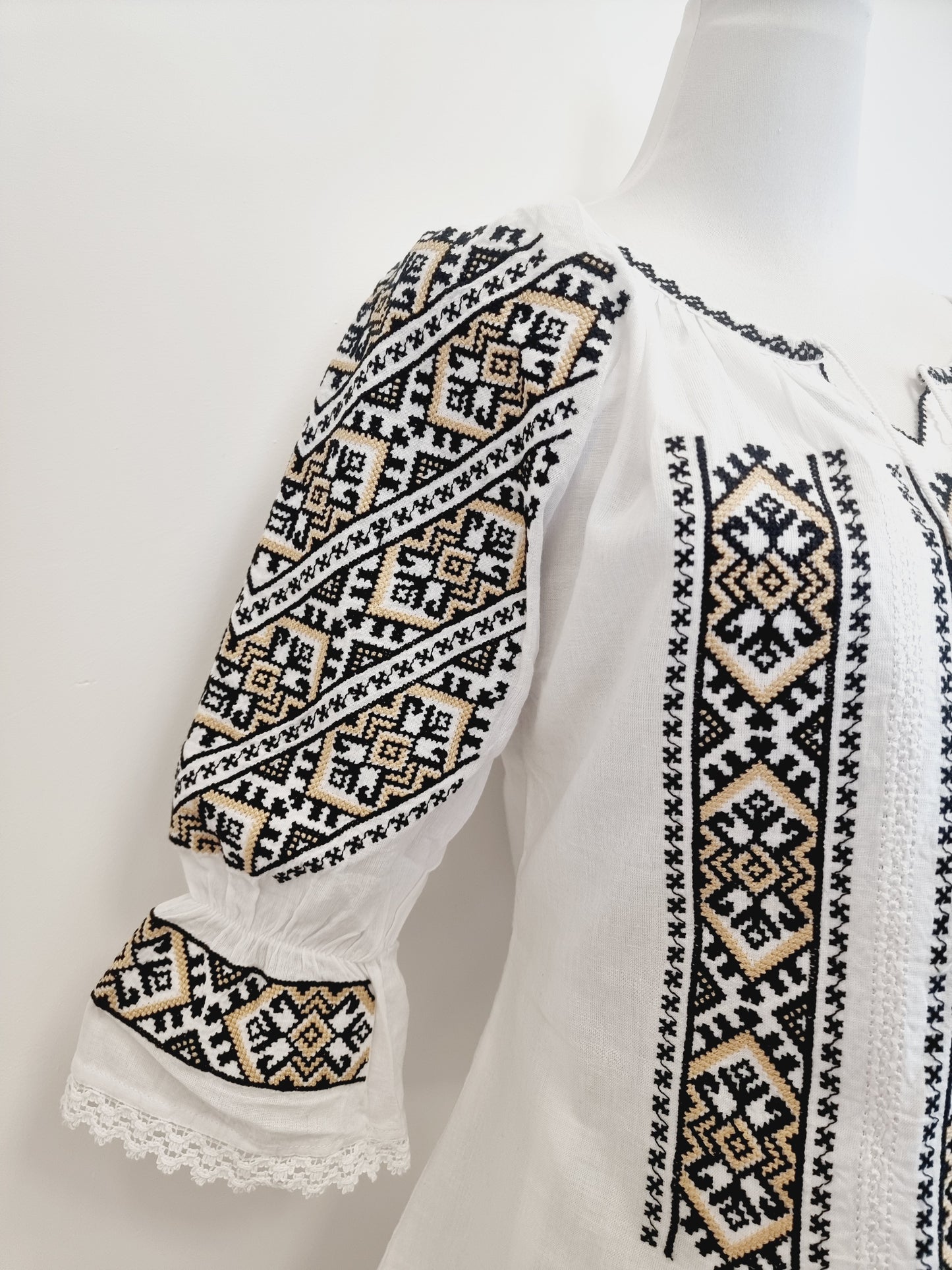 Women's Romanian cotton blouse