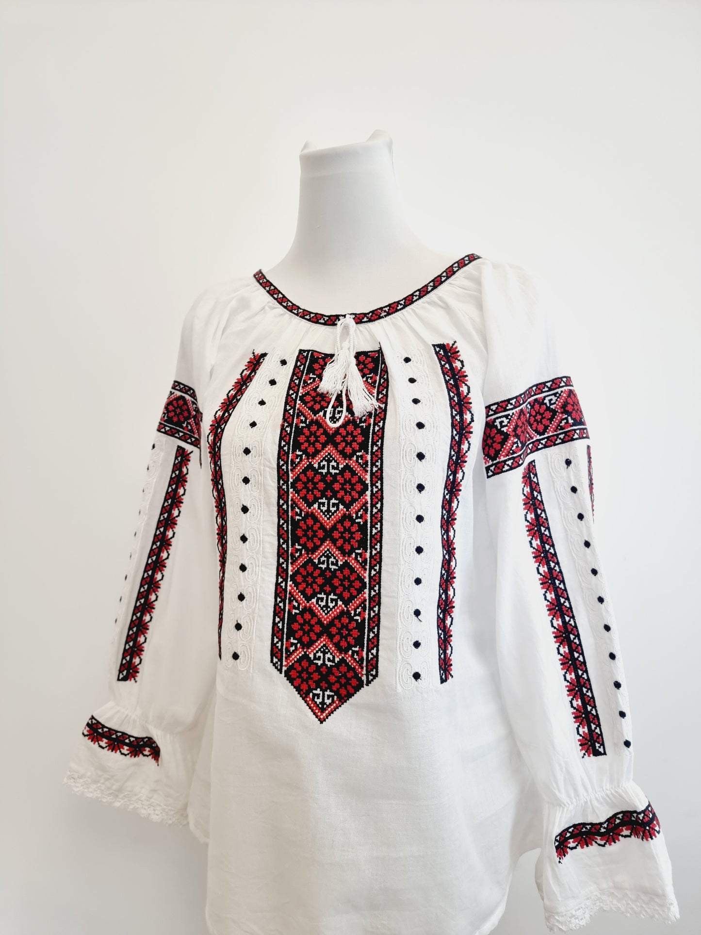 Blouse roumaine rouge en coton