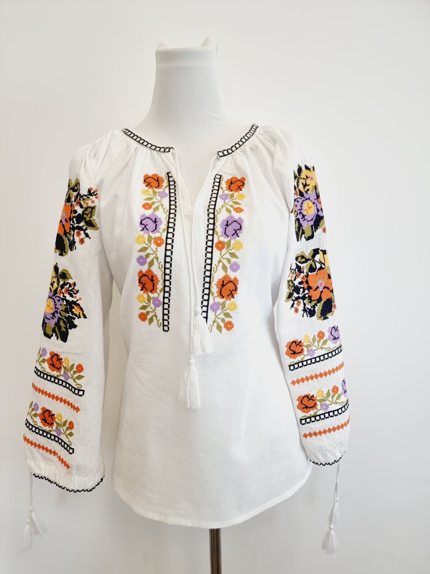 Blouse Traditionnel Roumaine avec Motifs floral pour femme