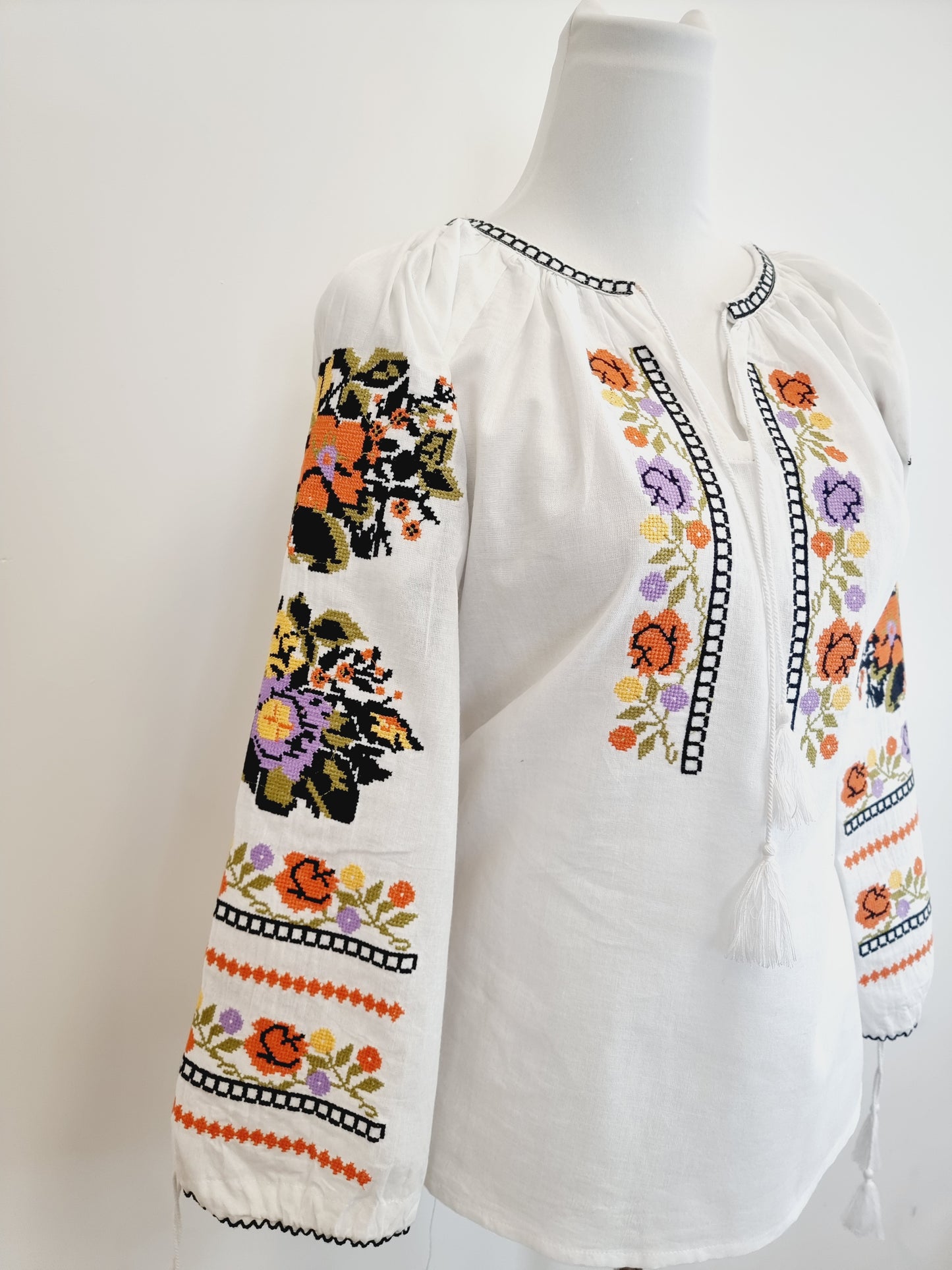 Blouse Traditionnel Roumaine avec Motifs floral pour femme