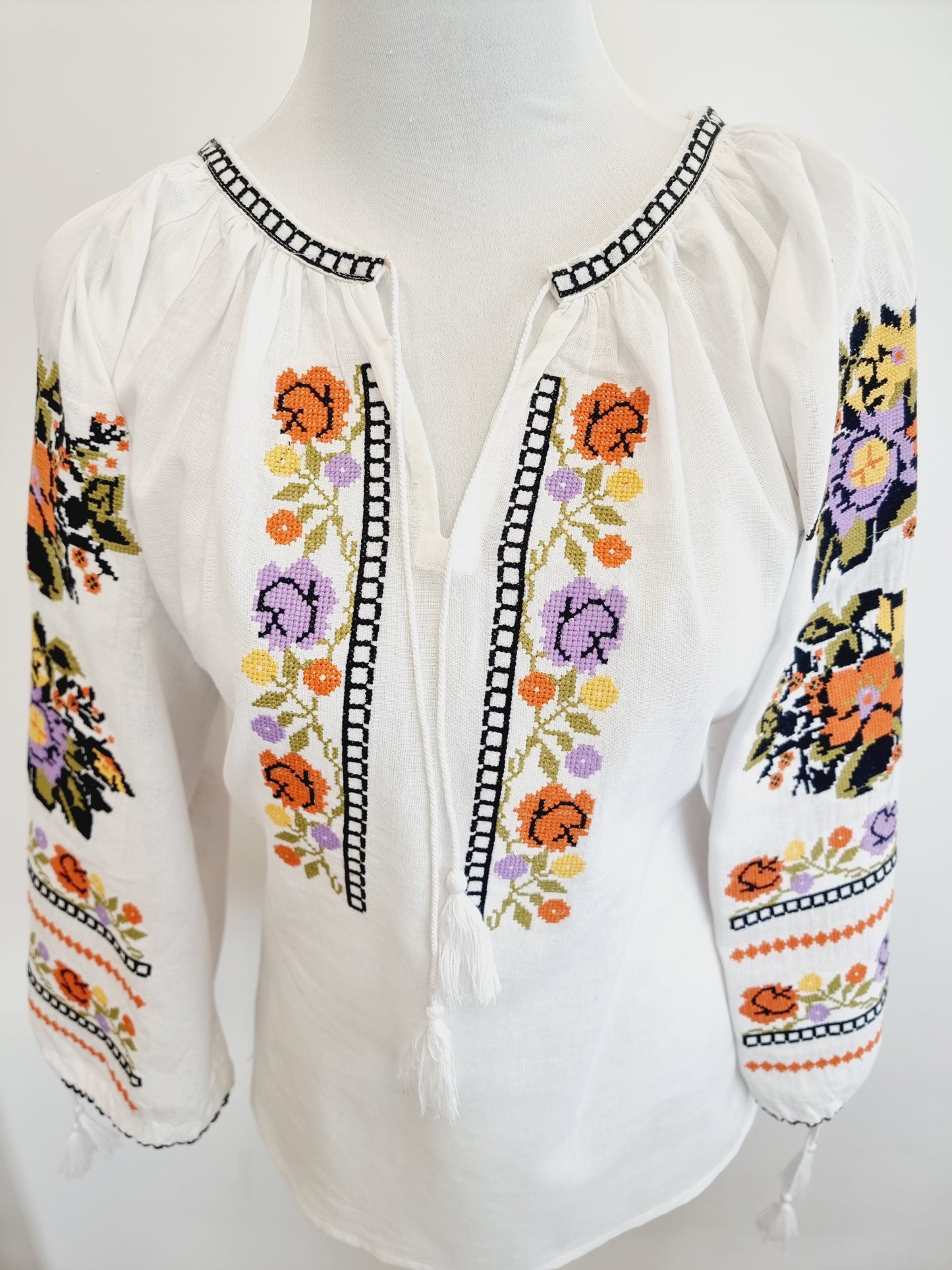 Blouse Traditionnel Roumaine avec Motifs floral pour femme