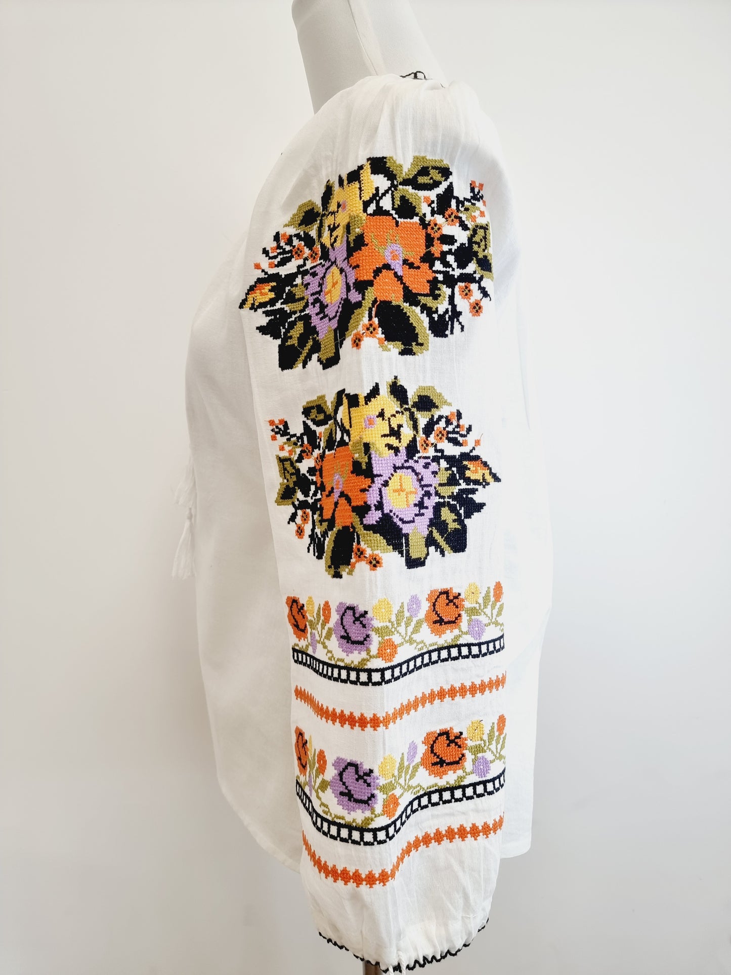 Blouse Traditionnel Roumaine avec Motifs floral pour femme